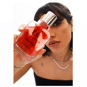 عطر زنانه رایحه گلی پودری سبک و ماندگار 50میلی لیتر e131